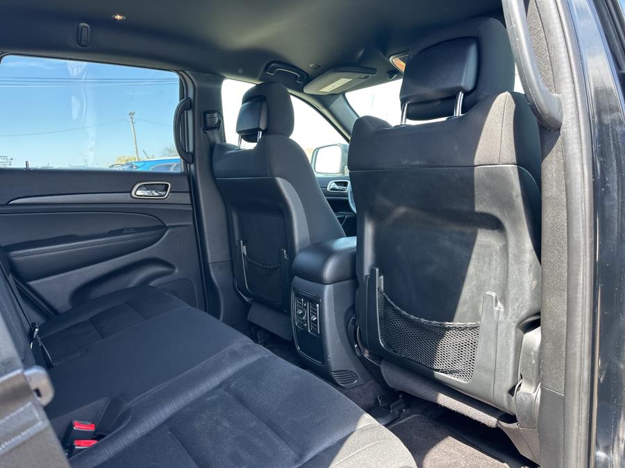 2017 Jeep Grand Cherokee Laredo 4x2 photo