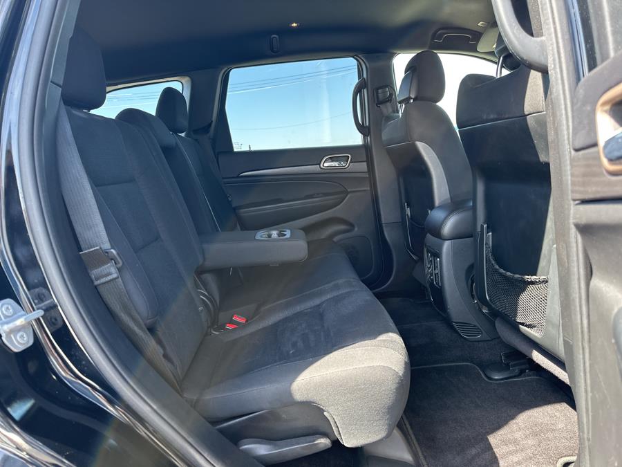 2017 Jeep Grand Cherokee Laredo 4x2 photo