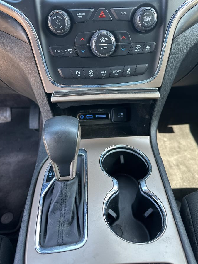 2017 Jeep Grand Cherokee Laredo 4x2 photo