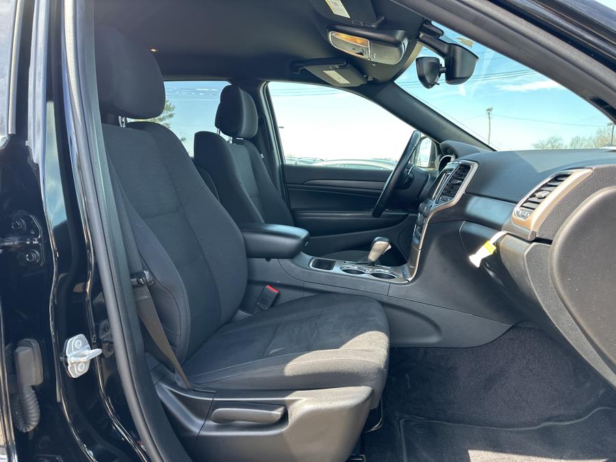 2017 Jeep Grand Cherokee Laredo 4x2 photo