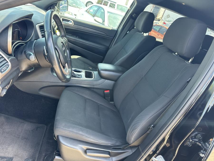 2017 Jeep Grand Cherokee Laredo 4x2 photo