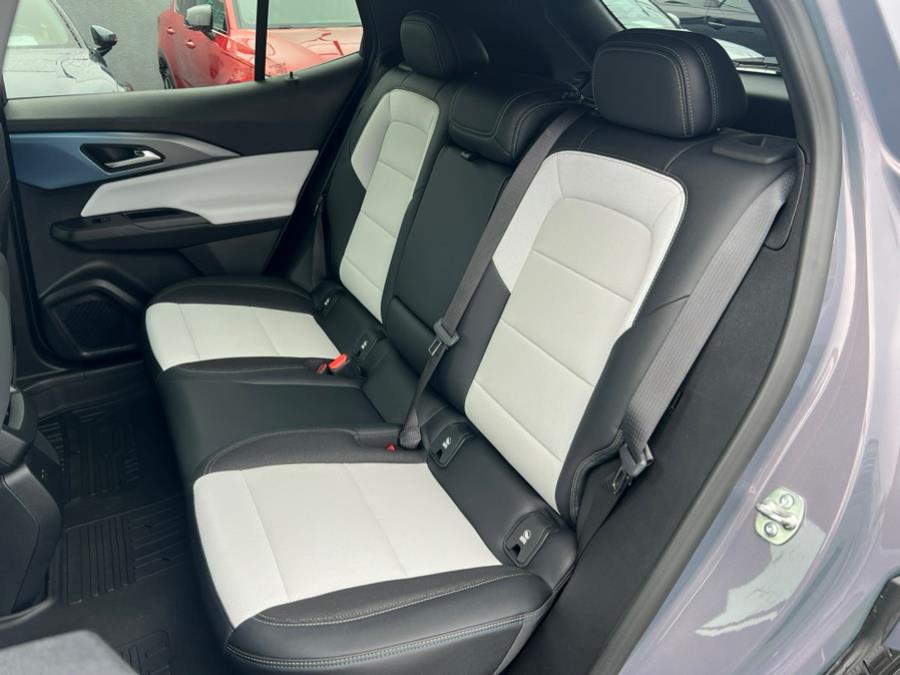 2024 Chevrolet Equinox EV 2LT FWD photo