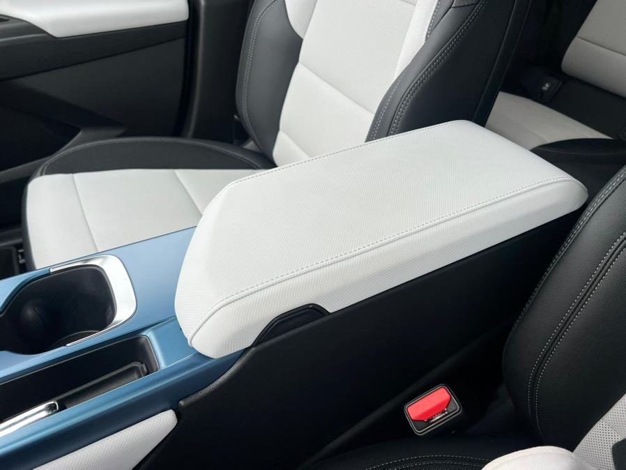2024 Chevrolet Equinox EV 2LT FWD photo