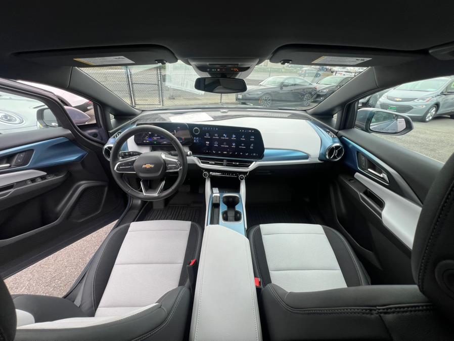 2024 Chevrolet Equinox EV 2LT FWD photo