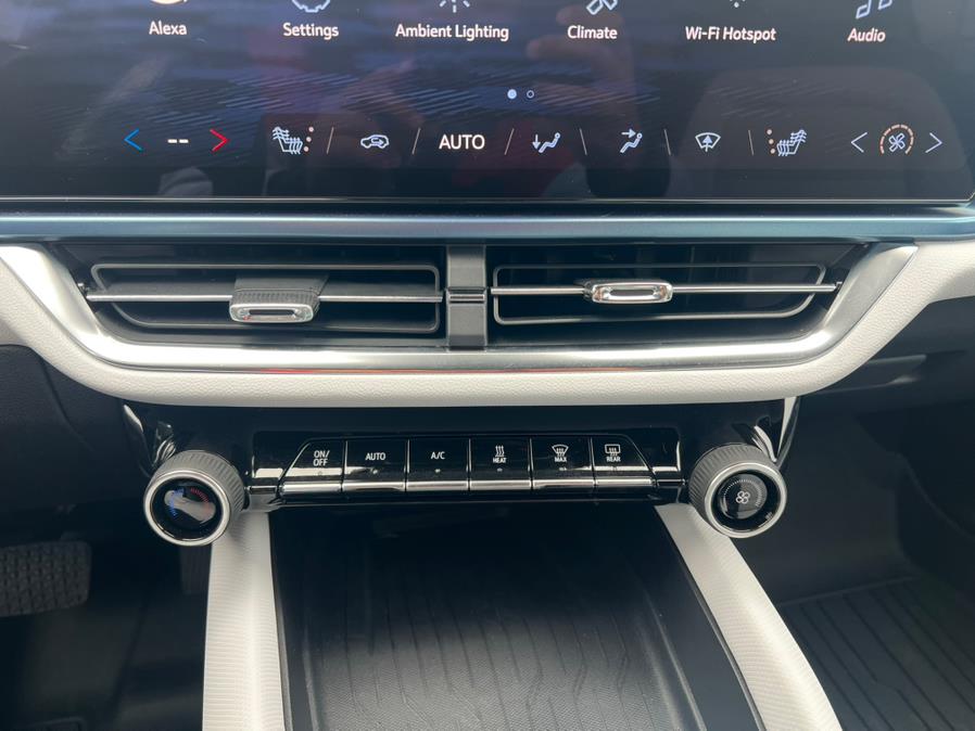 2024 Chevrolet Equinox EV 2LT FWD photo