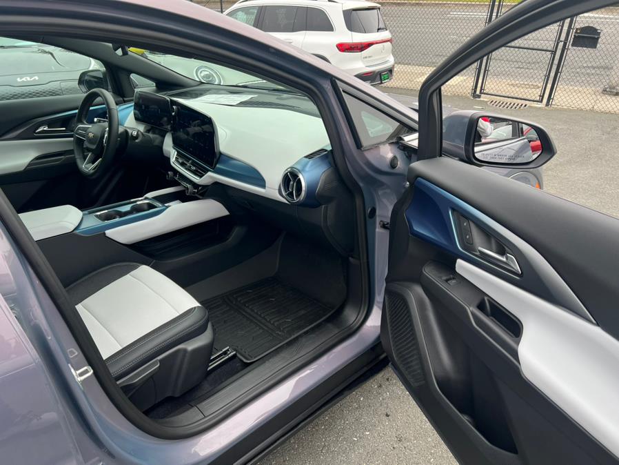 2024 Chevrolet Equinox EV 2LT FWD photo