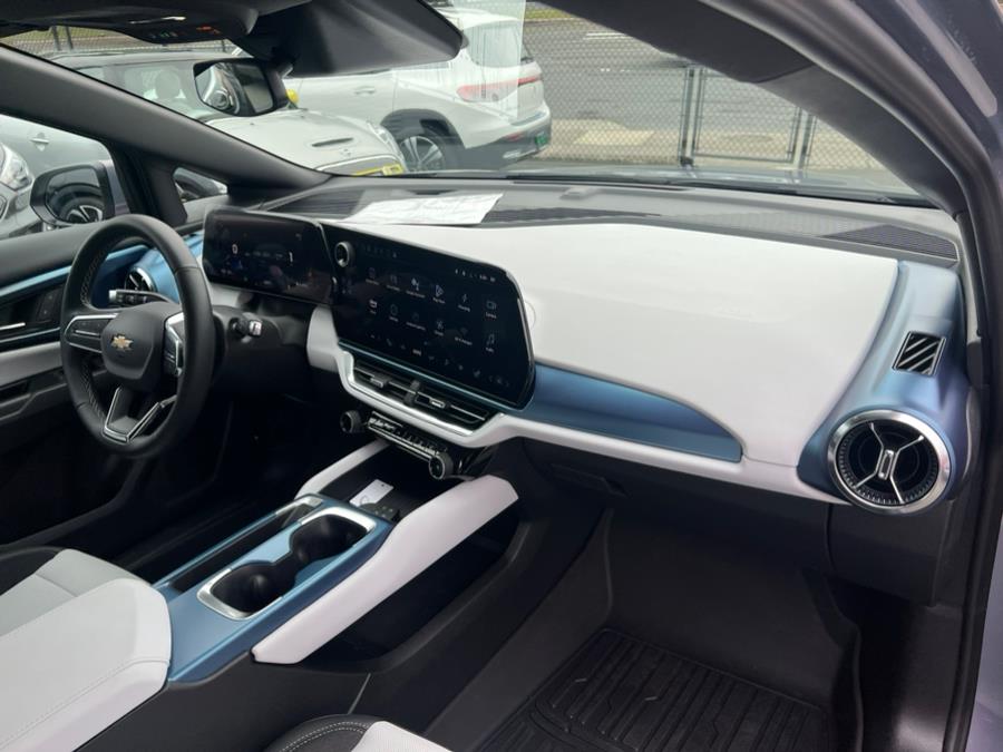 2024 Chevrolet Equinox EV 2LT FWD photo