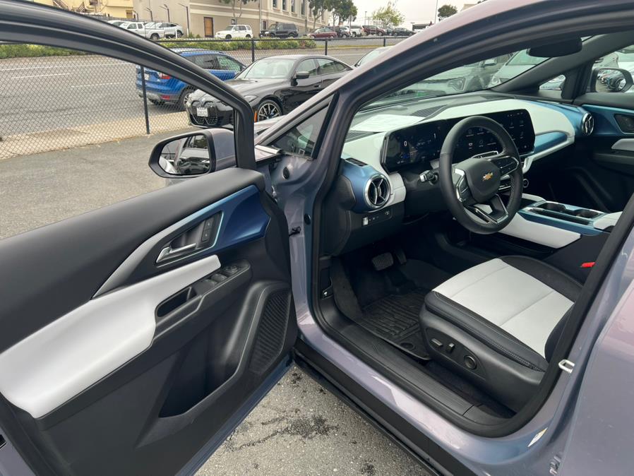 2024 Chevrolet Equinox EV 2LT FWD photo