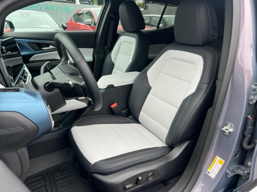 2024 Chevrolet Equinox EV 2LT FWD photo