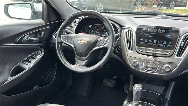 2018 Chevrolet Malibu LT photo