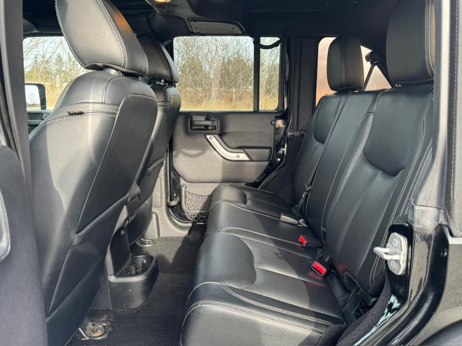 2015 Jeep Wrangler Unlimited Rubicon photo