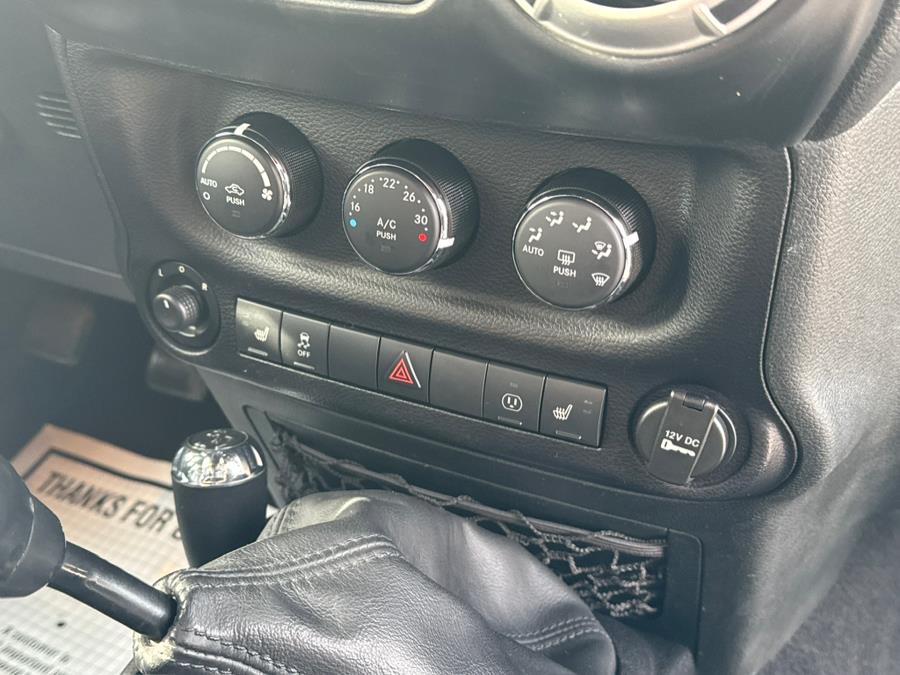 2015 Jeep Wrangler Unlimited Rubicon photo