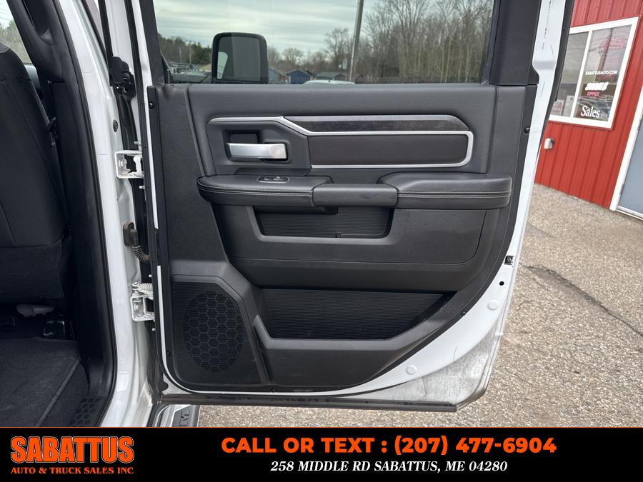 2024 RAM 3500 Big Horn 4x4 Crew Cab 8'' Box photo