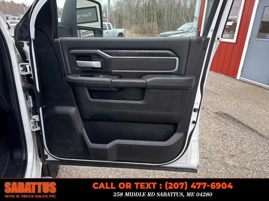2024 RAM 3500 Big Horn 4x4 Crew Cab 8'' Box photo