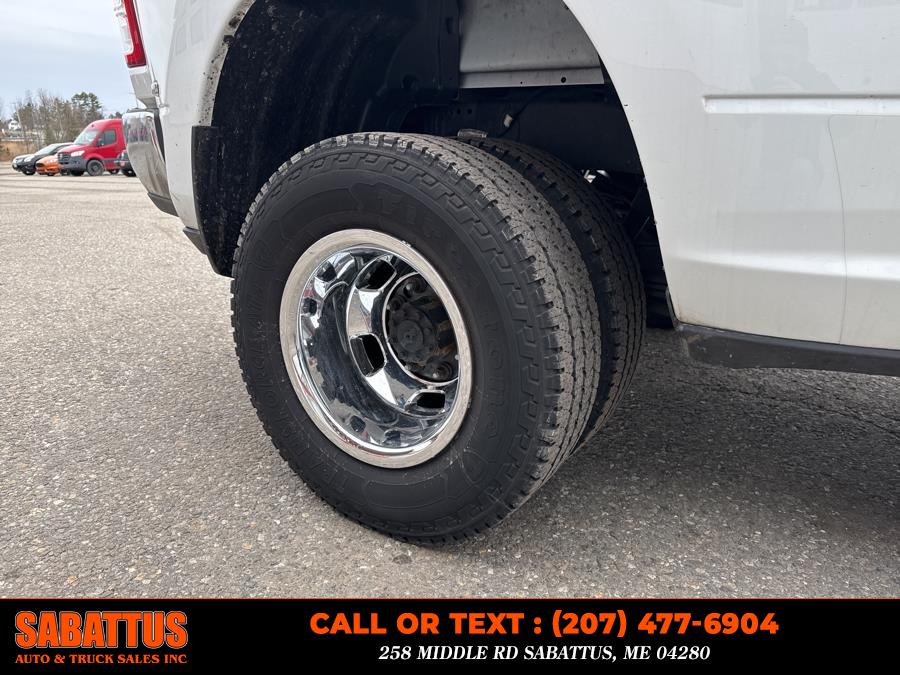 2024 RAM 3500 Big Horn 4x4 Crew Cab 8'' Box photo