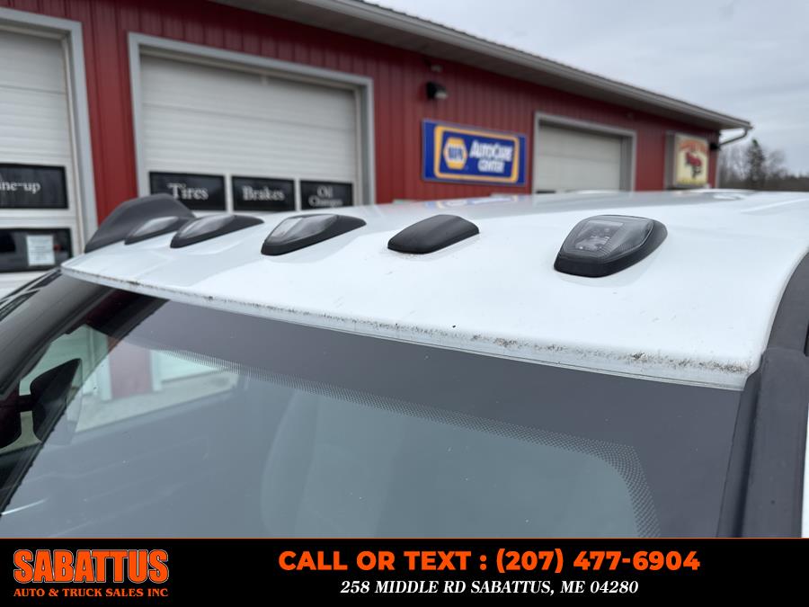 2024 RAM 3500 Big Horn 4x4 Crew Cab 8'' Box photo