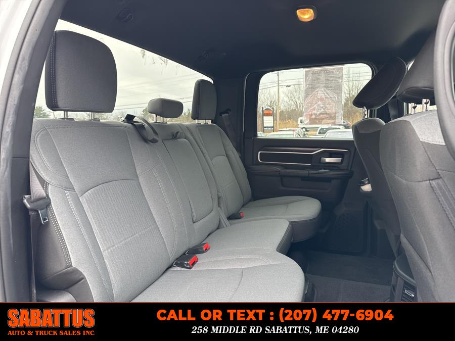 2024 RAM 3500 Big Horn 4x4 Crew Cab 8'' Box photo