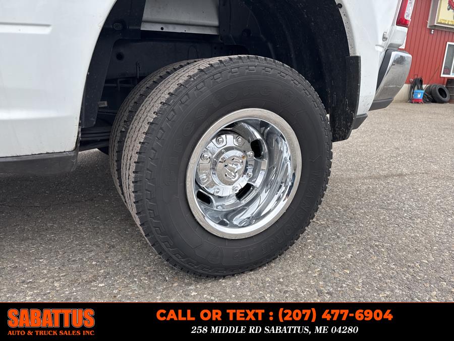 2024 RAM 3500 Big Horn 4x4 Crew Cab 8'' Box photo