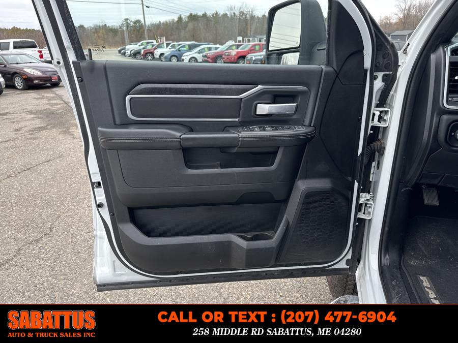 2024 RAM 3500 Big Horn 4x4 Crew Cab 8'' Box photo