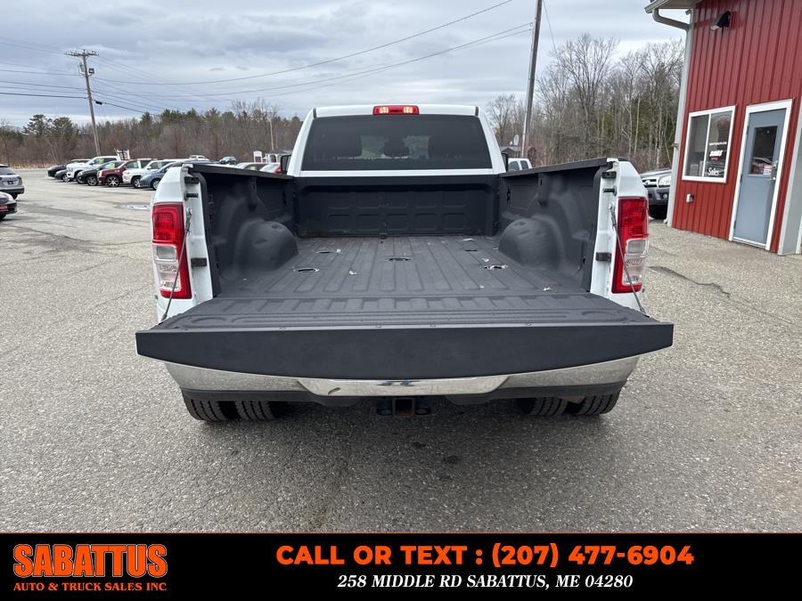 2024 RAM 3500 Big Horn 4x4 Crew Cab 8'' Box photo