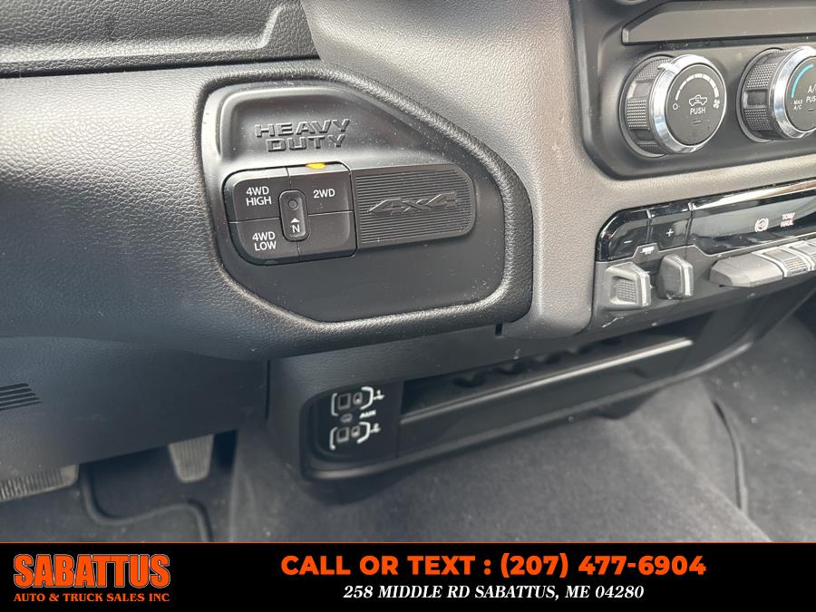 2024 RAM 3500 Big Horn 4x4 Crew Cab 8'' Box photo