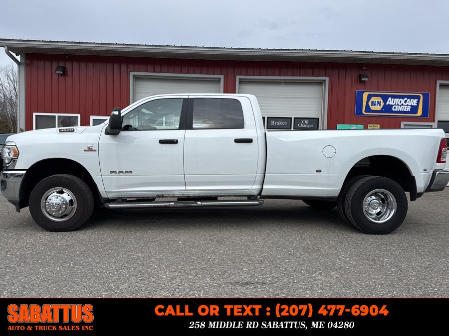 2024 RAM 3500 Big Horn 4x4 Crew Cab 8'' Box photo