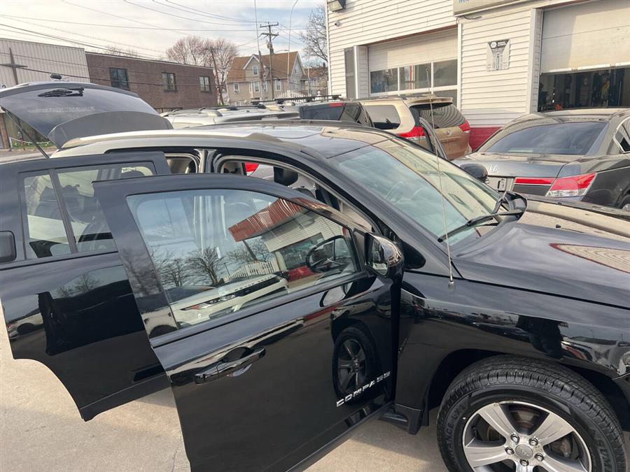 2016 Jeep Compass Latitude 4x4 4dr SUV photo