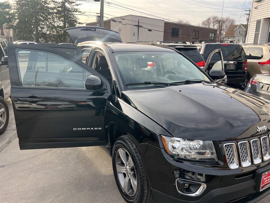 2016 Jeep Compass Latitude 4x4 4dr SUV photo