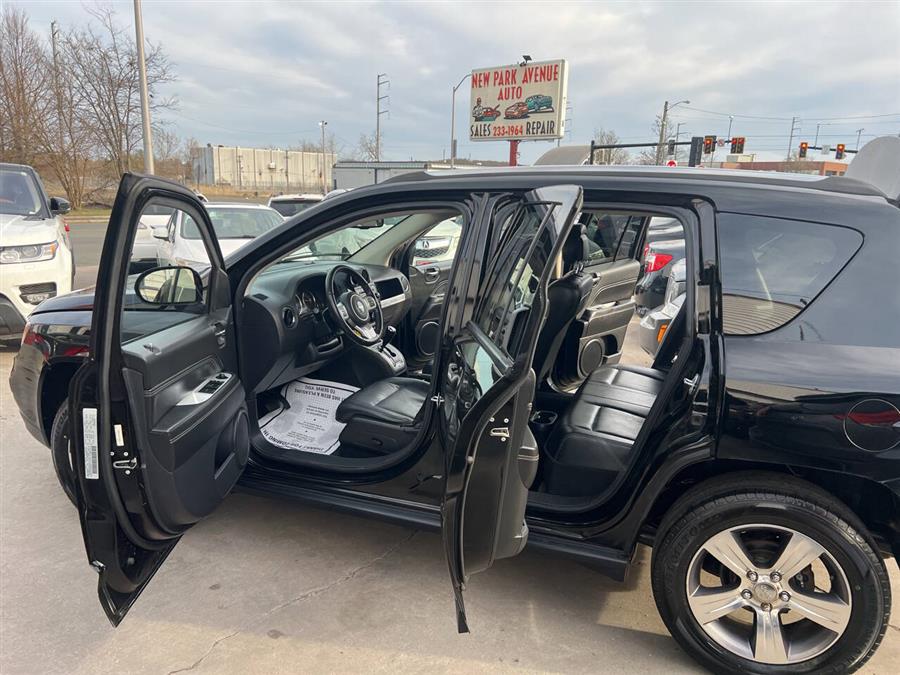 2016 Jeep Compass Latitude 4x4 4dr SUV photo