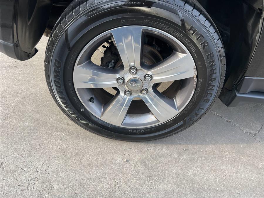 2016 Jeep Compass Latitude 4x4 4dr SUV photo