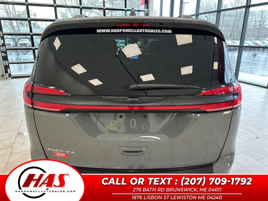 2022 Chrysler Pacifica Touring L FWD photo