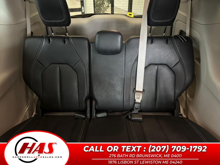 2022 Chrysler Pacifica Touring L FWD photo