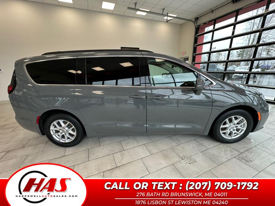 2022 Chrysler Pacifica Touring L FWD photo