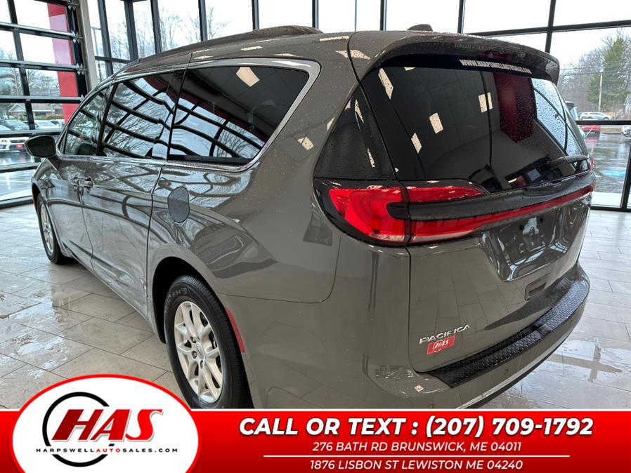 2022 Chrysler Pacifica Touring L FWD photo