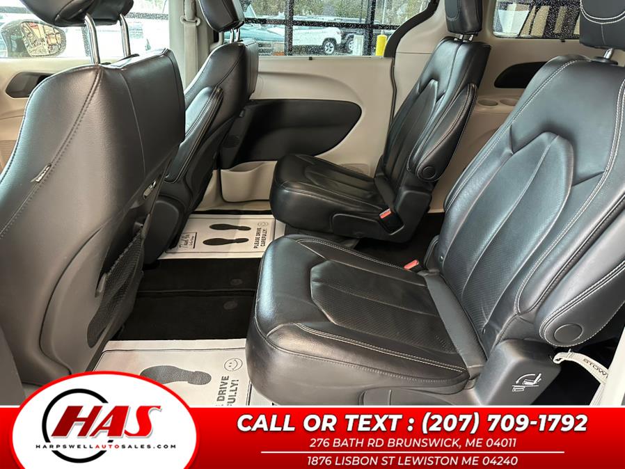2022 Chrysler Pacifica Touring L FWD photo