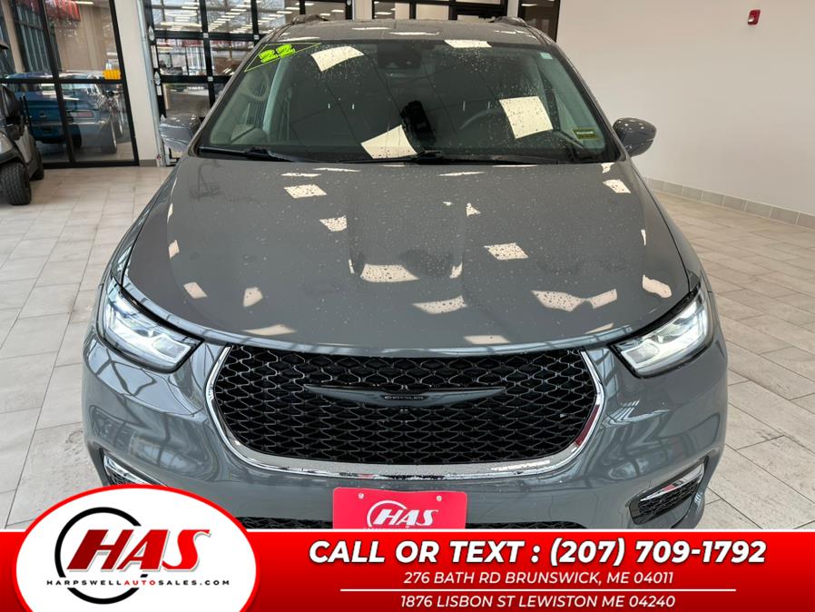 2022 Chrysler Pacifica Touring L FWD photo