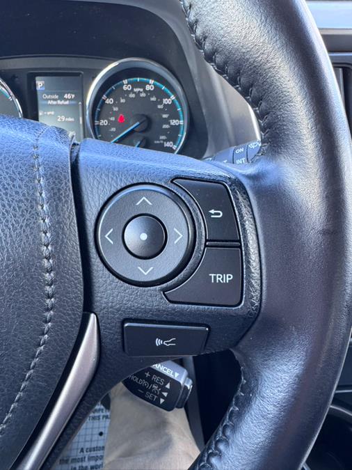 2017 Toyota RAV4 Hybrid Limited AWD (Natl) photo