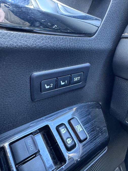 2017 Toyota RAV4 Hybrid Limited AWD (Natl) photo