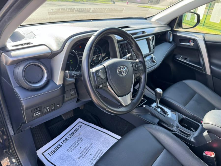2017 Toyota RAV4 Hybrid Limited AWD (Natl) photo