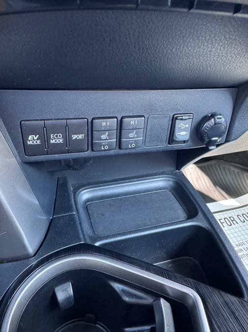 2017 Toyota RAV4 Hybrid Limited AWD (Natl) photo