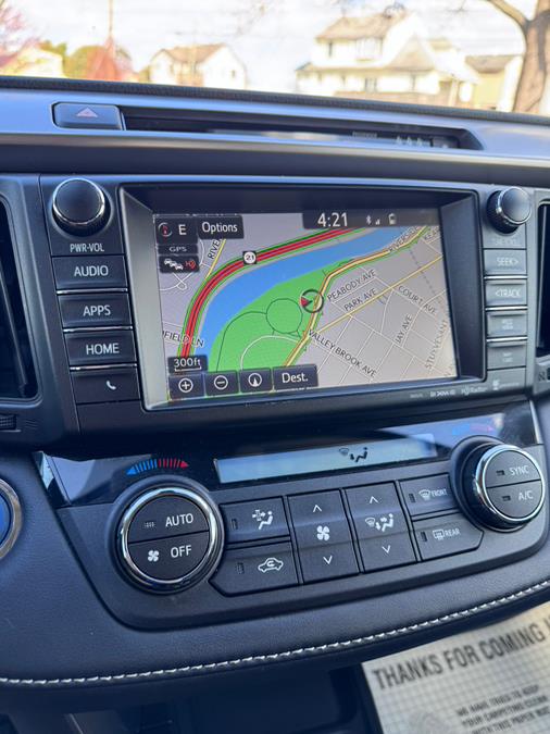 2017 Toyota RAV4 Hybrid Limited AWD (Natl) photo