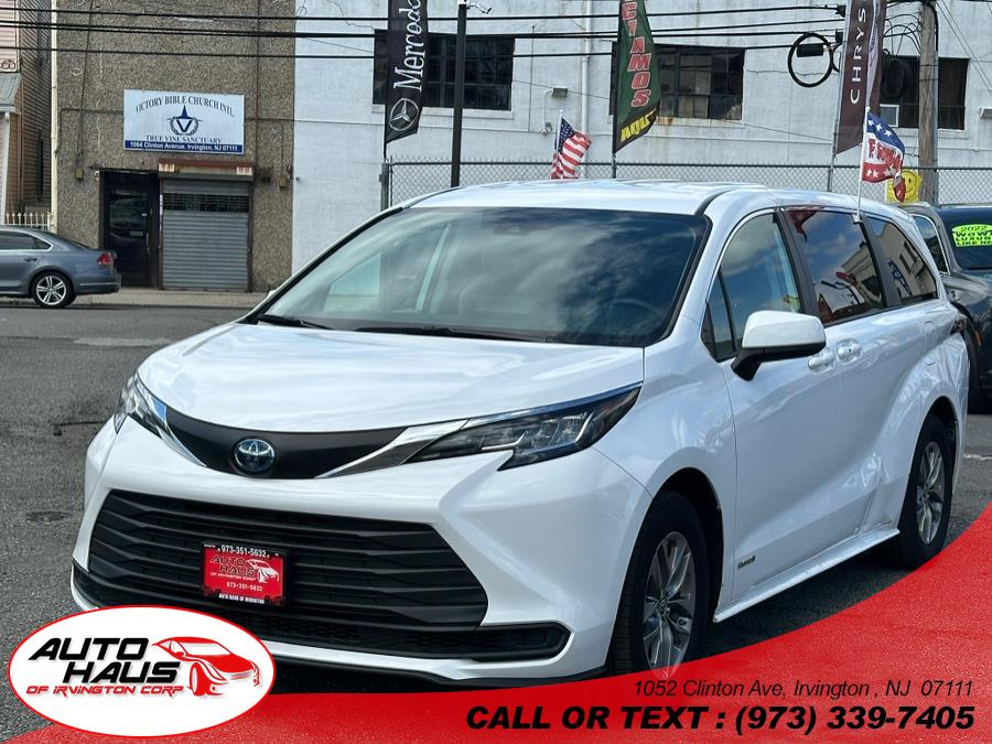 2021 Toyota Sienna LE FWD 8-Passenger (Natl) photo