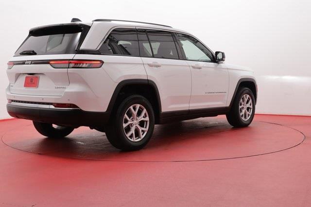 2024 Jeep Grand Cherokee Laredo photo