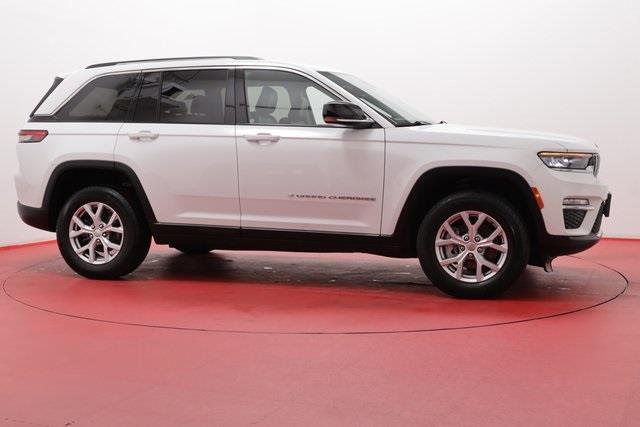2024 Jeep Grand Cherokee Laredo photo