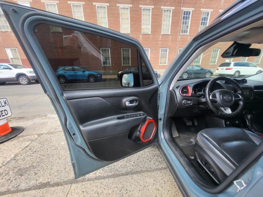 2017 Jeep Renegade Trailhawk 4x4 photo