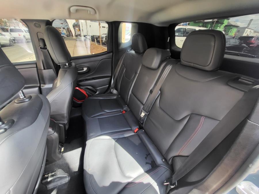2017 Jeep Renegade Trailhawk 4x4 photo