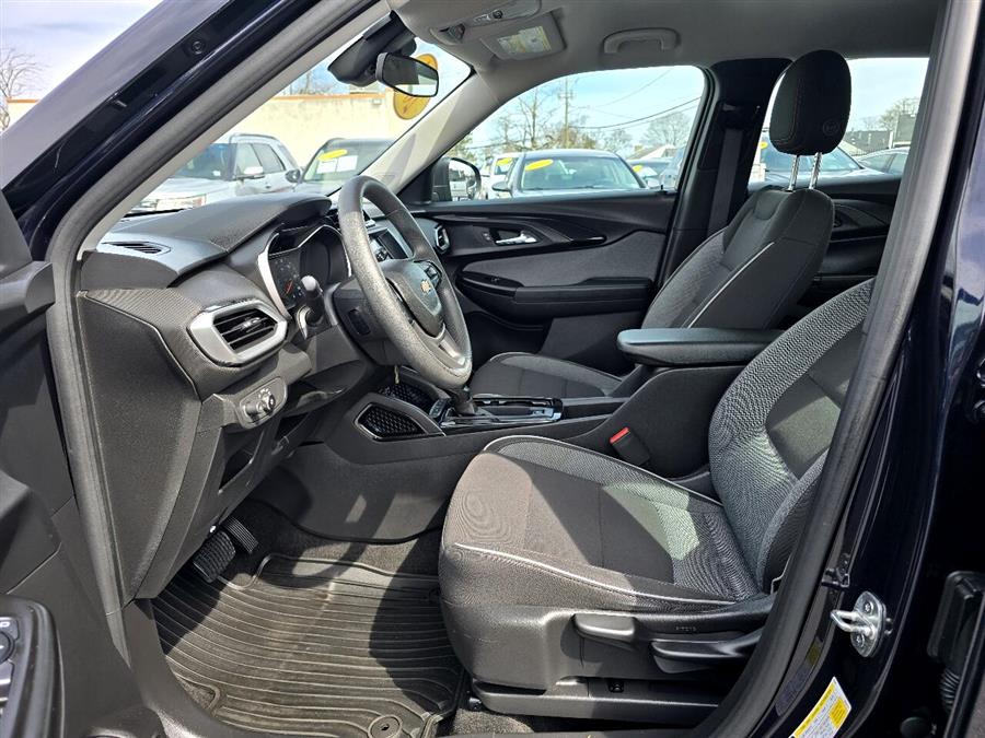 2021 Chevrolet Trailblazer AWD 4dr LS photo