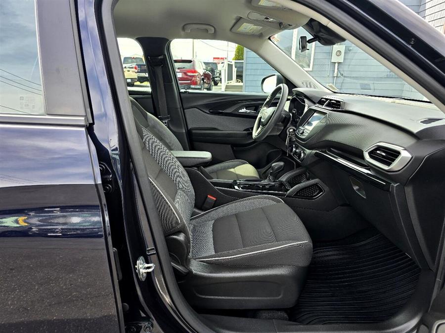 2021 Chevrolet Trailblazer AWD 4dr LS photo
