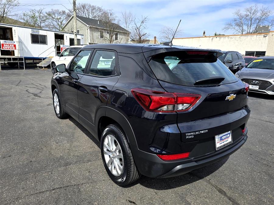 2021 Chevrolet Trailblazer AWD 4dr LS photo