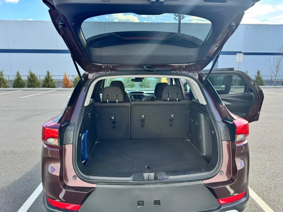 2023 Chevrolet Trailblazer FWD 4dr LT photo